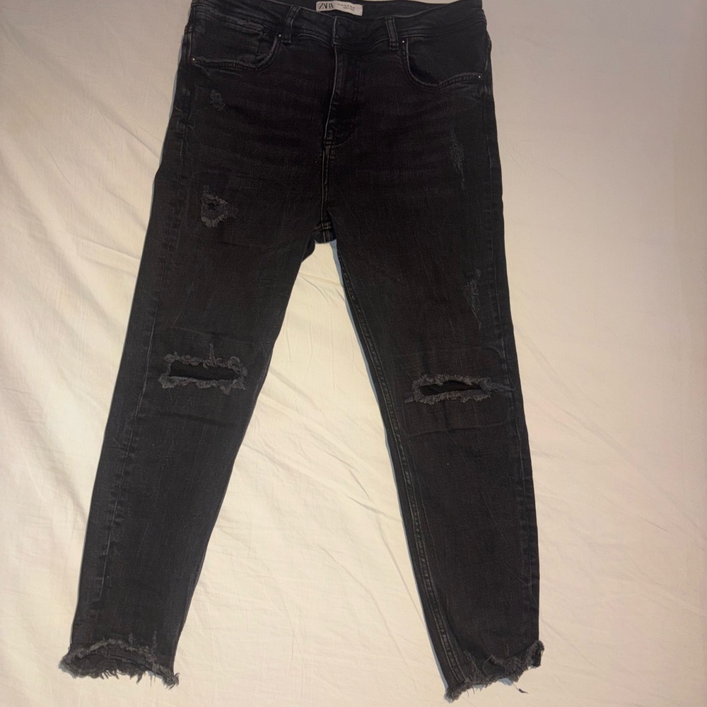 Zara Black Distressed Ankle Jeans